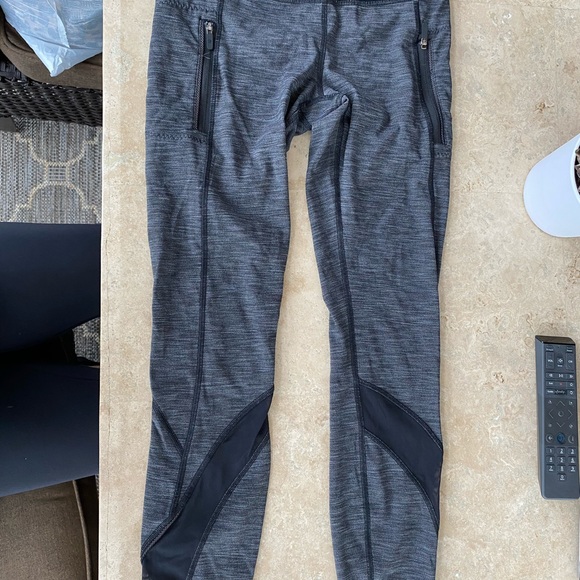7/8 Lululemon leggings - Picture 2 of 3